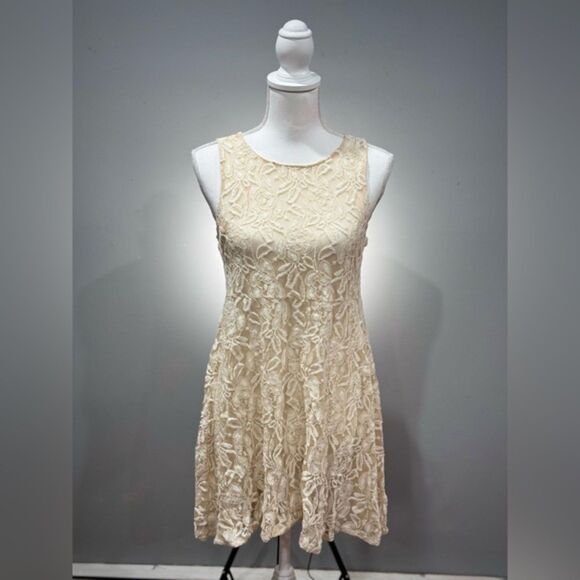 SALE! Cream Free People Sheer Miles of Lace Dress Size S EUC - Picture 1 of 6